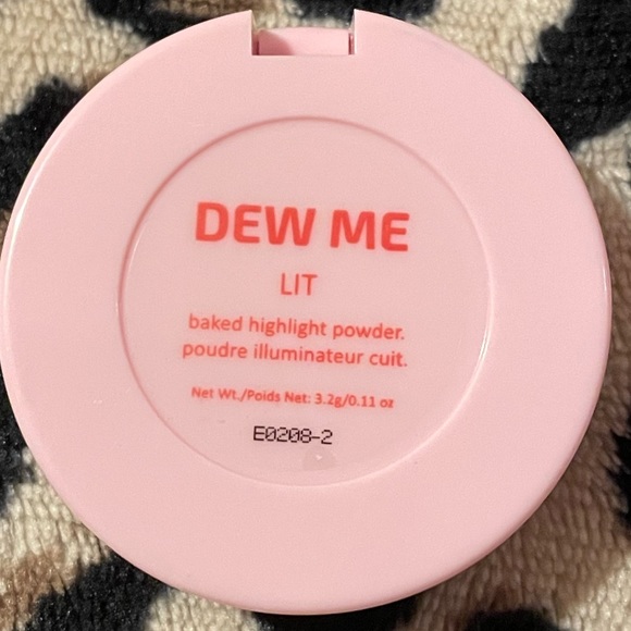 💋5/$25 Estate Cosmetics Dew Me baked highlighter in Lit. - Picture 3 of 5